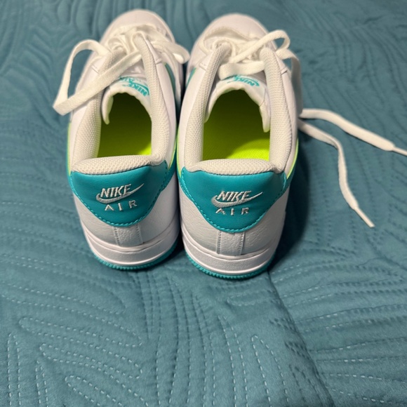 Nike shoes - Picture 4 of 6